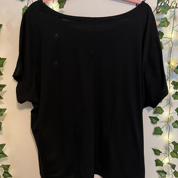 SHEIN Black Tee with Silk Paisley Bow - Picture 2 of 2